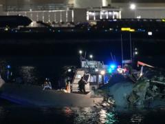 In the USA, a plane with dozens of people ran into a helicopter and fell into the water, many dead: among passengers there were 