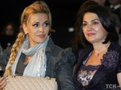 Ольга Сумська з явилася зі своєю сестрою Наталією, з якою він не спілкувався протягом багатьох років