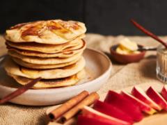 Latvian apple pancakes: step -by -step recipe for 10 pieces