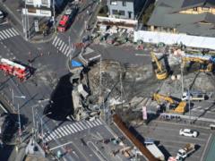 In Japan, three days can not get a truck driver from a huge failure on the road
