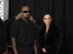 Kanye West led a completely naked wife to Grammy: the police led the spouses from the event