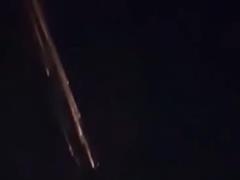 I accidentally looked up: the man noticed a mysterious fire ball in the night sky