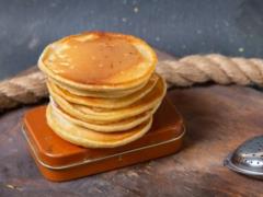 Lush pancakes on hot kefir: a proven recipe that everyone will succeed
