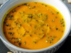 Вкуснее, чем гороховый: необычный картофельный суп с беконом и сыром для ужина