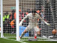 Manchester City missed an incredible goal from the center of the field in the Cup of England