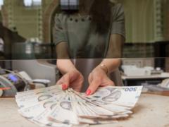 Украинцам перечислили зарплаты: в каких профессиях наблюдается резкий рост