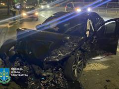 In Kyiv, a drunken BMW driver rammed a car at a traffic light