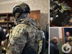 Продані співпраці та боєприпаси: У Києві поліція викрила   Деталі та фотографії