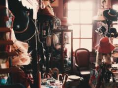 The man saw a trinket for a second-hand, which actually costs $ 5 thousand