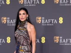62-летняя Деми Мур появилась на BAFTA-2025 в ослепительном платье