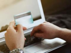 The Ukrainian was closed by a card due to one transfer: in court he ordered the bank to restore the account and pay 10 thousand 