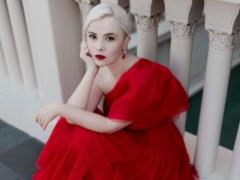 Мика Ньютон ошеломила украиноязычной версией своего хита  В плену  20-летней давности