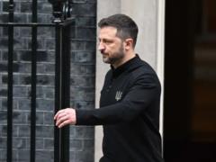 Самолет с украинской делегацией и Зеленским приземлился в Лондоне – BBC