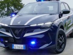 Самая дешевая модель Alfa Romeo попала в полицию.
