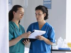 Labor relationship: can a nurse work as a lifter in the hospital