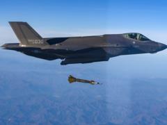 Истребители KF-16 в Южной Корее случайно сбросили бомбы на поселок