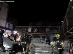 В Кривом Роге россияне поразили отель, где незадолго до атаки заселились иностранные волонтеры - Зеленский