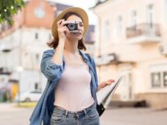 В 2025 году в пяти популярных местах будут введены налоги для туристов: список