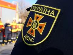 В центре Киева под землю провалились три припаркованных автомобиля