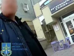 В Киеве получил подозрение водитель, ударивший инспекторку по парковке