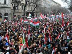 В Будапеште прошел многотысячный протест из-за  12 требований  Орбана