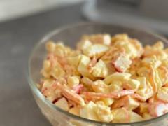 Весенний крабовый салат: что добавить в блюдо для яркого вкуса