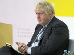 Путин смеется над нами – Борис Джонсон о разговоре Трампа с главой Кремля