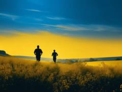 Сколько украинцев считают себя счастливыми и какие факторы влияют на это: результаты опроса