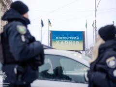 В центре Харькова мужчина стрелял из окна автомобиля