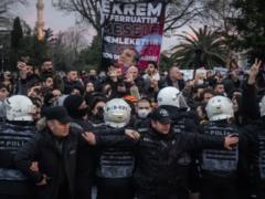 В Турции задержали 343 человека из-за протестов против ареста мэра Стамбула — CNN