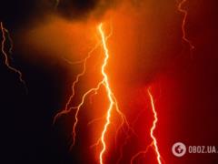 Ученые раскрыли тайну поразительных красных молний над Гималаями