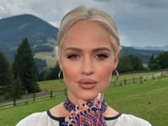 Победительница  Холостяка 13  намекнула на новую влюбленность и примерила свадебное платье через два месяца после разрыва с  Тер
