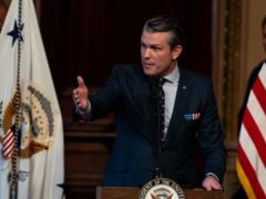 На топ-чиновников Трампа подали в суд из-за скандала с чатом в Signal