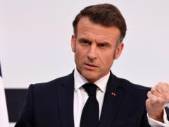 Макрон: санкции против России будут оставаться в силе до установления мира