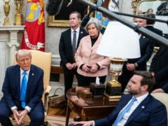 Венс предлагал Трампу уволить Волца - СМИ