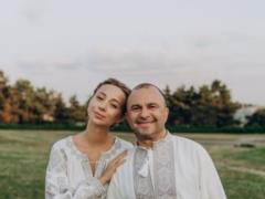 Виктор Павлик вызверился на хейтеров младшей жены, которая сделала третью пластическую операцию