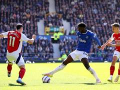 Arsenal in a match with Everton lost his glasses