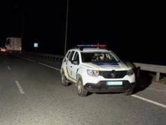В Полтавской области 27-летний мужчина выпал из авто на трассе и погиб: детали трагедии