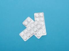 В стационарах пациенты часто покупают лекарства за свой счет. Эксперт объяснил, почему так происходит