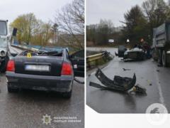 Во Львовской области столкнулись Volkswagen Passat и КамАЗ: водитель легковушки погиб на месте.