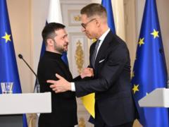 Зеленский обсудил ситуацию на фронте с президентом Финляндии