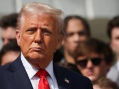 Трамп сказал, что собирается к королю Британии в гости