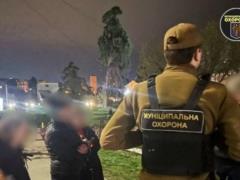 В Киеве подростки развлекались стрельбой в парке: фото