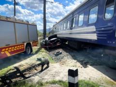 На Закарпатье автомобиль столкнулся с поездом