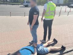 Вымогал взятку за футбольное поле для детей: СБУ разоблачила коррупцию в КГГА
