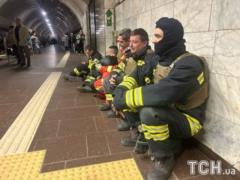  Червона калина : как несгибаемые киевляне пережили воздушную тревогу в метро