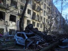 Люди кричат и звонят из-под завалов: что происходит на месте разрушенного дома в Киеве