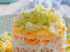 Салат из пекинской капусты, который можно есть каждый день: готовится 15 минут