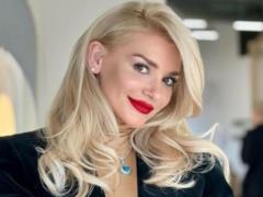 Экс-участница «ВИА Гры» Романова показала себя в 20 лет с темными волосами