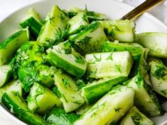 Пикантные маринованные битые огурцы к шашлыку и мясу: есть можно через 30 минут
